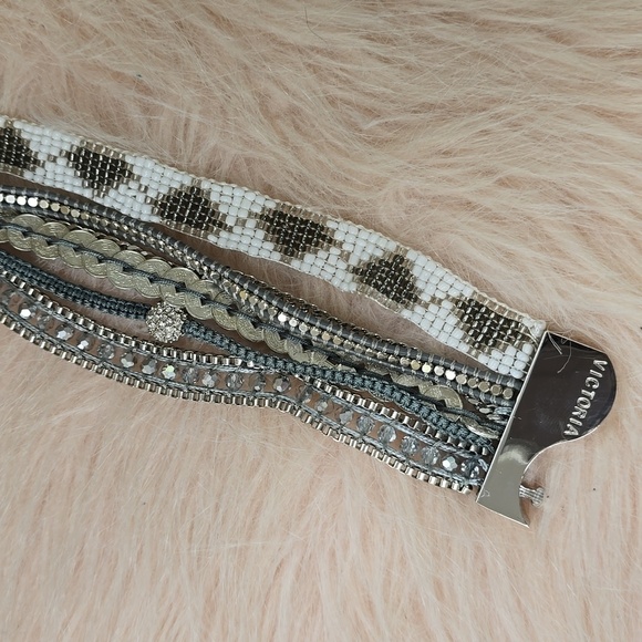 VICTORIA EMERSON layered Silver and beaded Magnetic Bracelet​ - Picture 6 of 9